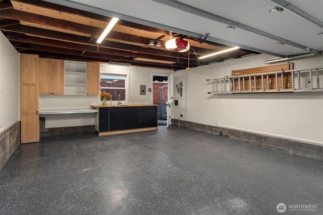 1915 35th Avenue W, Seattle, WA 98199