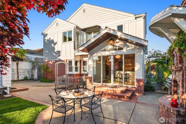 1915 35th Avenue W, Seattle, WA 98199