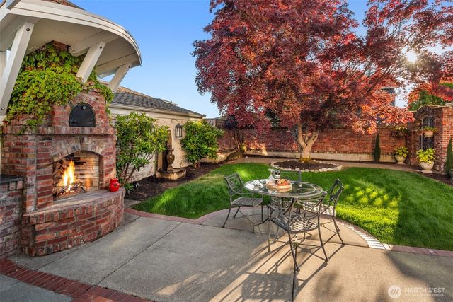 1915 35th Avenue W, Seattle, WA 98199