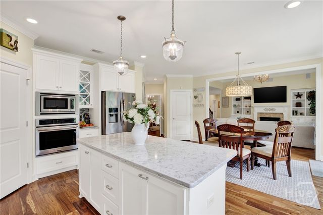 890 Saint Catherine Circle, Richmond Hill, GA 31324