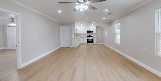 912 Seymour Street, Pasadena, TX 77506