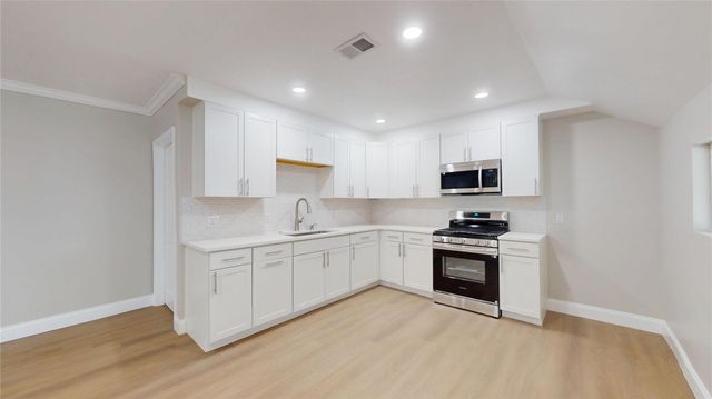 912 Seymour Street, Pasadena, TX 77506