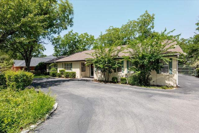3908 Bandera Drive, De Cordova, TX 76049