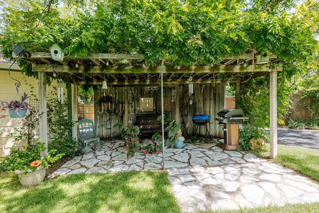 3908 Bandera Drive, De Cordova, TX 76049