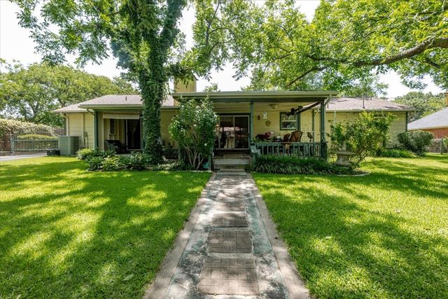 3908 Bandera Drive, De Cordova, TX 76049