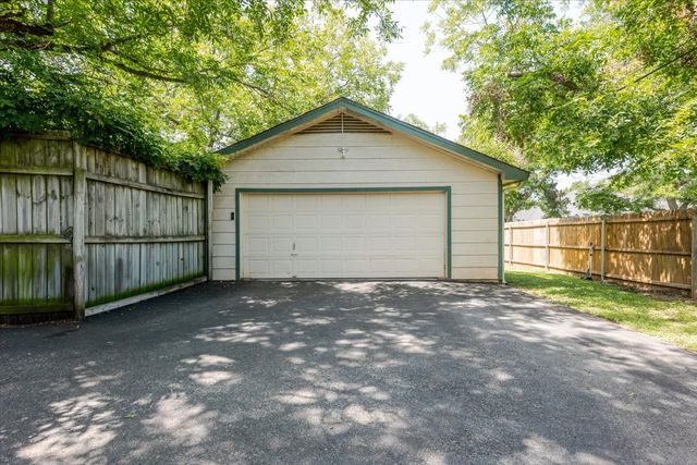 3908 Bandera Drive, De Cordova, TX 76049
