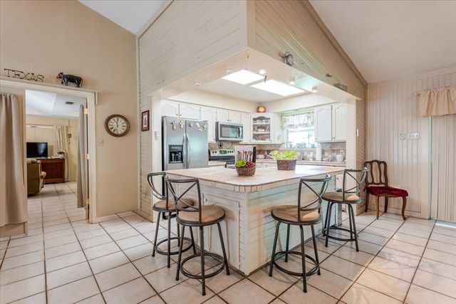 3908 Bandera Drive, De Cordova, TX 76049
