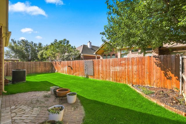 2812 THORNCREEK Lane, Fort Worth, TX 76177