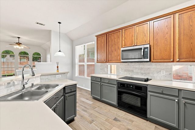 2812 THORNCREEK Lane, Fort Worth, TX 76177