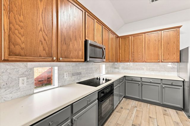 2812 THORNCREEK Lane, Fort Worth, TX 76177