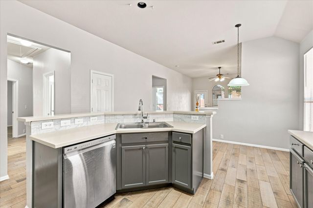 2812 THORNCREEK Lane, Fort Worth, TX 76177