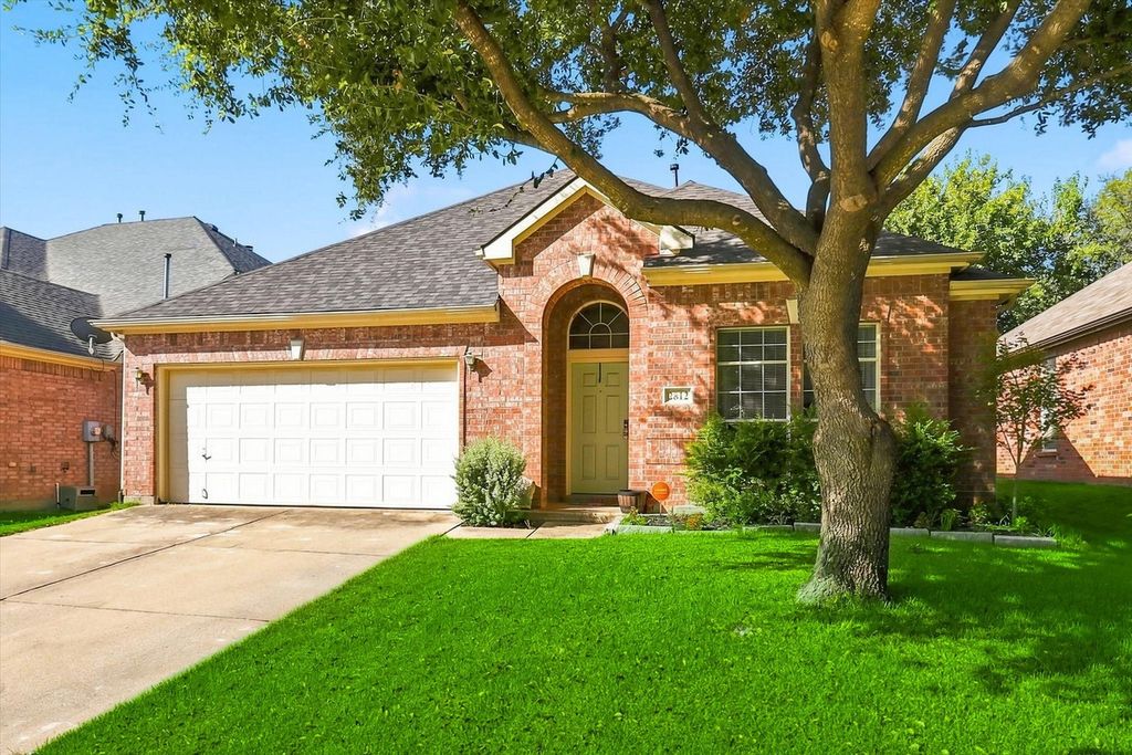 2812 THORNCREEK Lane, Fort Worth, TX 76177