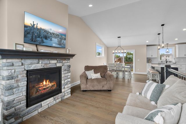 1581 Philipp Way, Shakopee, MN 55379