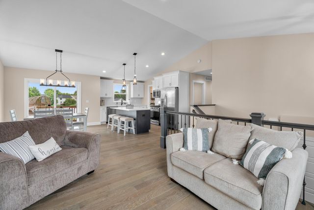 1581 Philipp Way, Shakopee, MN 55379