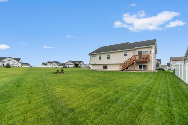 1581 Philipp Way, Shakopee, MN 55379