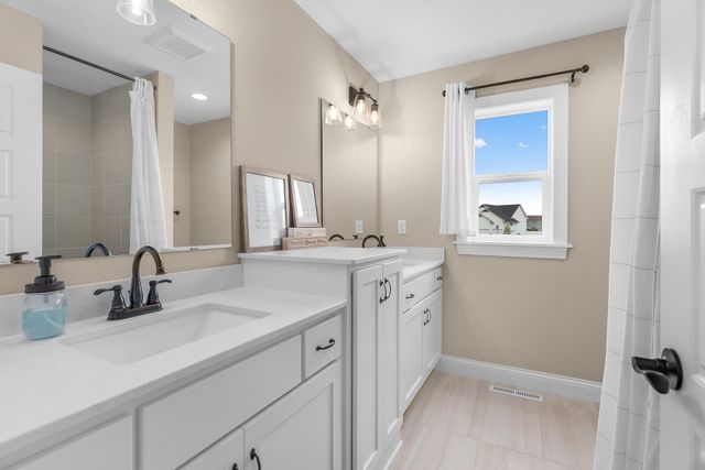 1581 Philipp Way, Shakopee, MN 55379