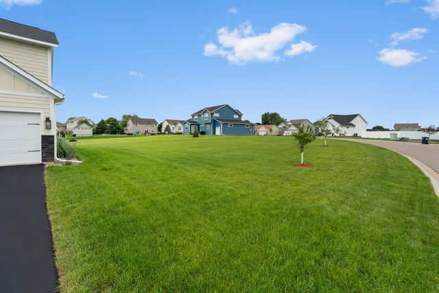 1581 Philipp Way, Shakopee, MN 55379