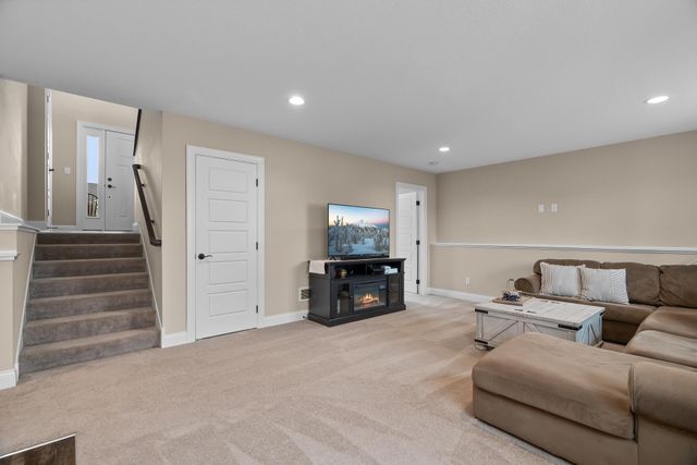 1581 Philipp Way, Shakopee, MN 55379