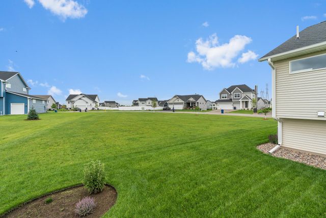 1581 Philipp Way, Shakopee, MN 55379