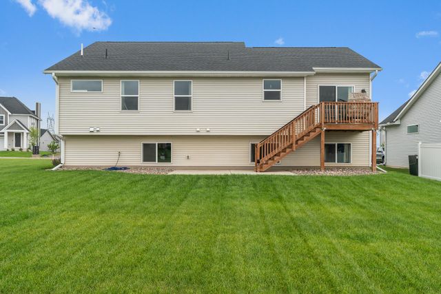1581 Philipp Way, Shakopee, MN 55379