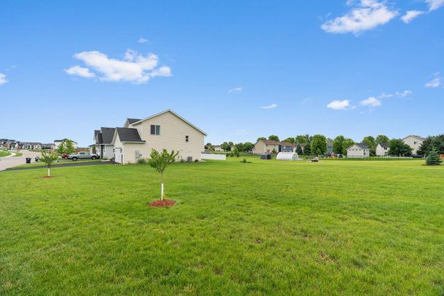 1581 Philipp Way, Shakopee, MN 55379