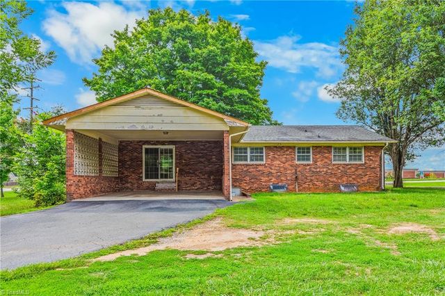 1454 Union Cross Road, Kernersville, NC 27284