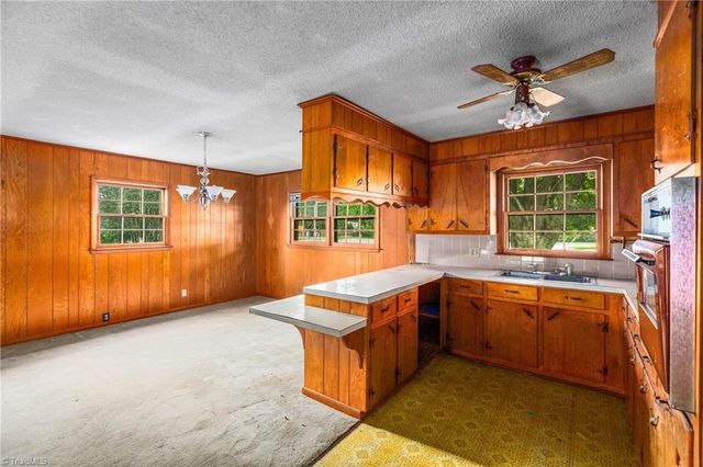 1454 Union Cross Road, Kernersville, NC 27284