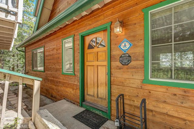 318 Old Toll Road, Lake Arrowhead, CA 92352