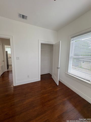 805 W Summit Ave Apt 4, San Antonio, TX 78212