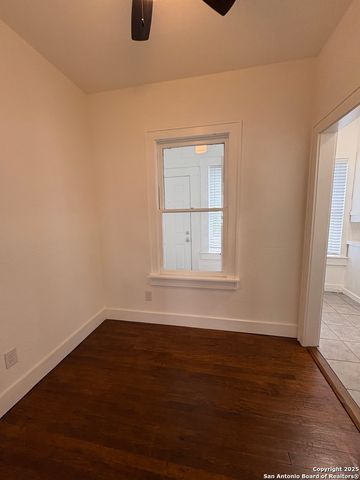 805 W Summit Ave Apt 4, San Antonio, TX 78212