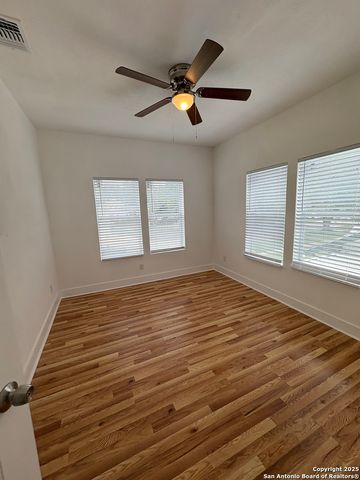 805 W Summit Ave Apt 4, San Antonio, TX 78212