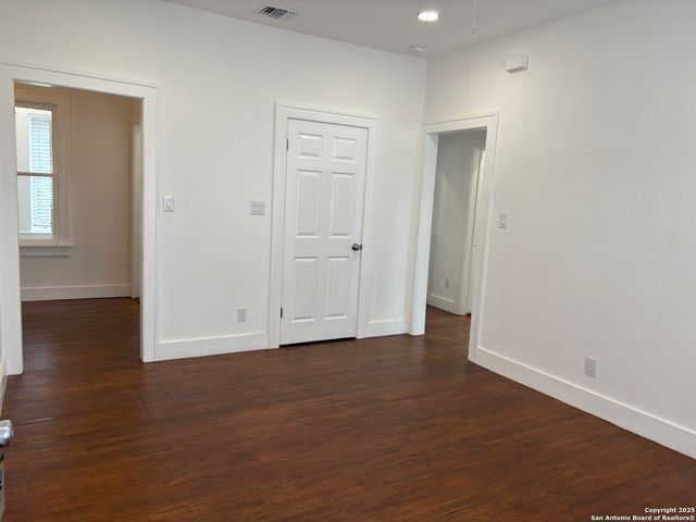 805 W Summit Ave Apt 4, San Antonio, TX 78212