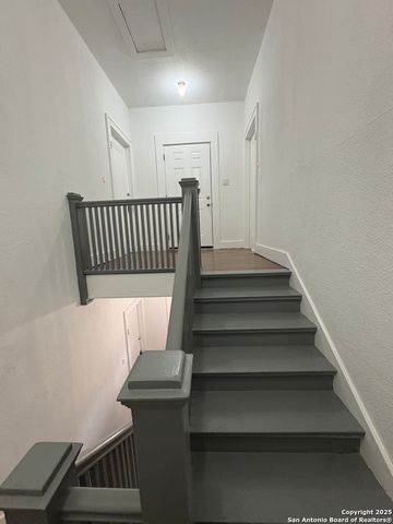 805 W Summit Ave Apt 4, San Antonio, TX 78212