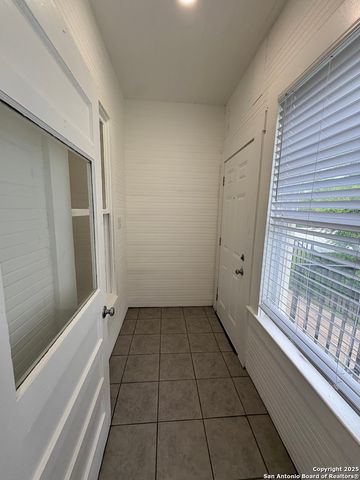 805 W Summit Ave Apt 4, San Antonio, TX 78212