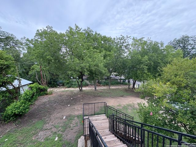 805 W Summit Ave Apt 4, San Antonio, TX 78212