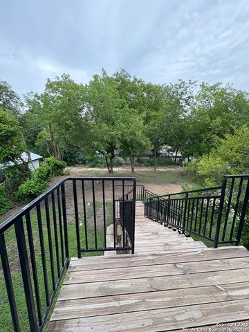 805 W Summit Ave Apt 4, San Antonio, TX 78212