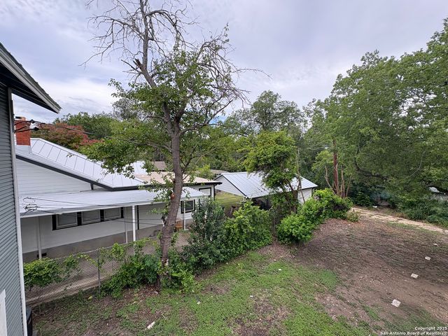 805 W Summit Ave Apt 4, San Antonio, TX 78212