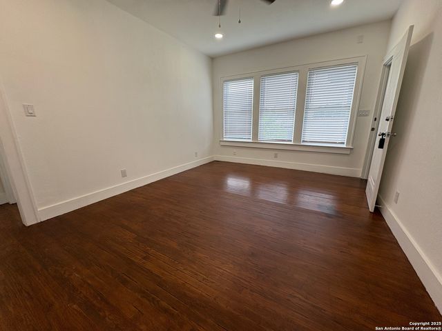 805 W Summit Ave Apt 4, San Antonio, TX 78212