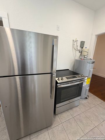 805 W Summit Ave Apt 4, San Antonio, TX 78212