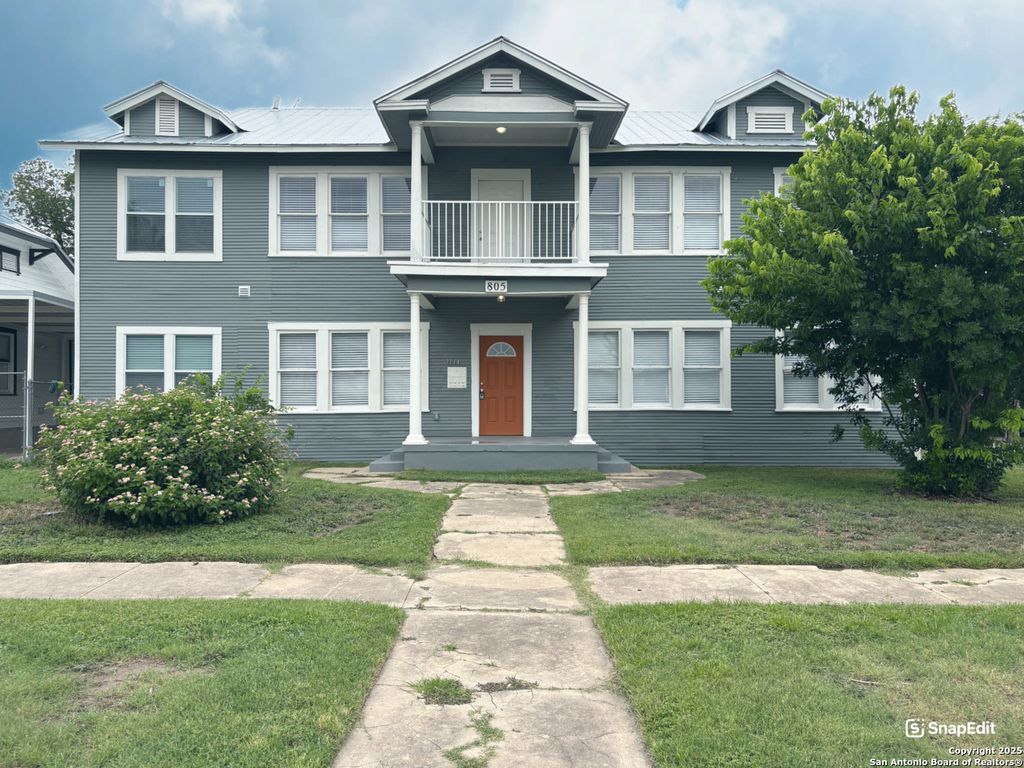 805 W Summit Ave Apt 4, San Antonio, TX 78212