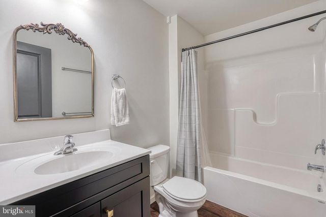 2805 ALPERTON DR, York, PA 17402