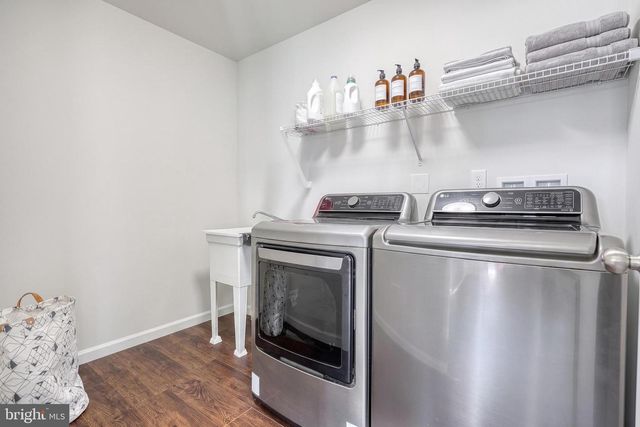 2805 ALPERTON DR, York, PA 17402