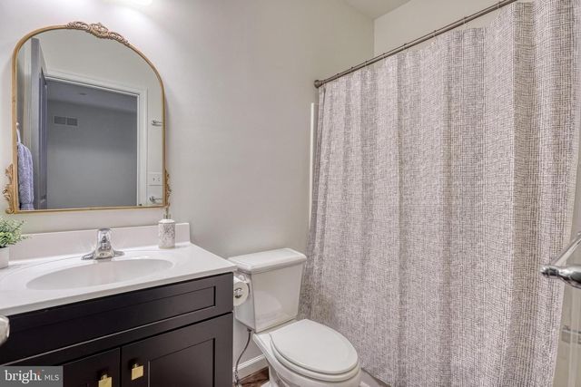 2805 ALPERTON DR, York, PA 17402
