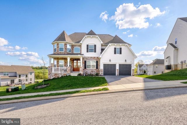 2805 ALPERTON DR, York, PA 17402