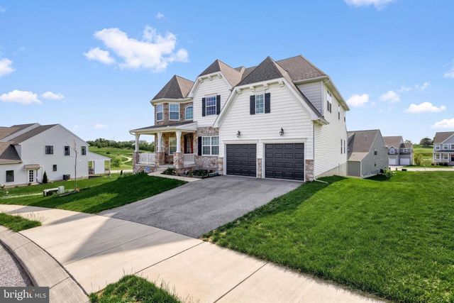 2805 ALPERTON DR, York, PA 17402
