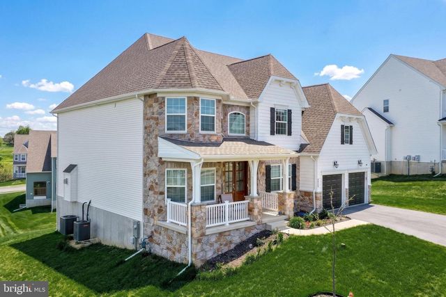 2805 ALPERTON DR, York, PA 17402