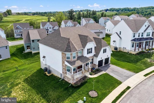 2805 ALPERTON DR, York, PA 17402