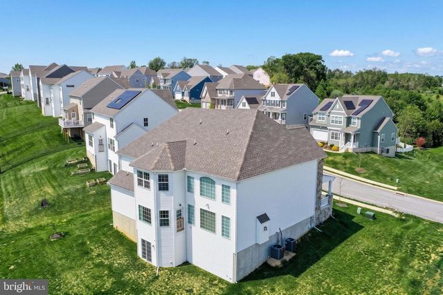 2805 ALPERTON DR, York, PA 17402