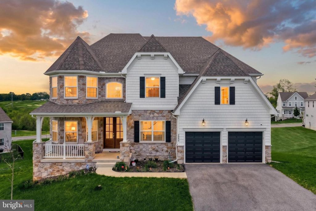 2805 ALPERTON DR, York, PA 17402