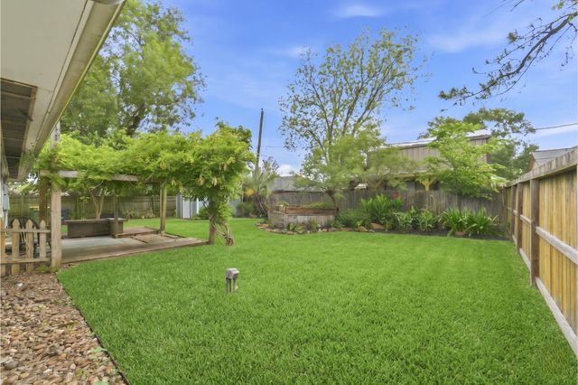 5007 W Plum Street, Pearland, TX 77581